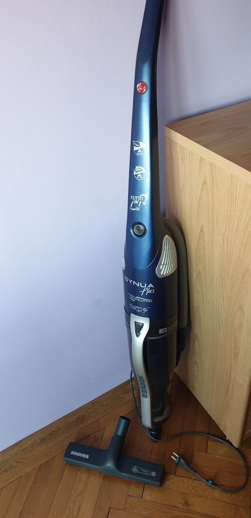 Aspirator cu fir vertical Hoover Synua Plus