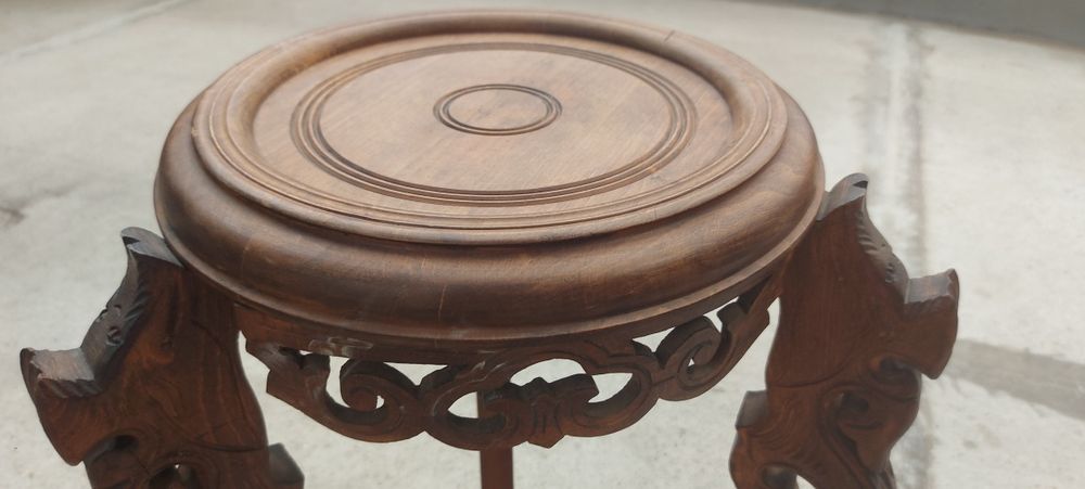 Старинни мебели масичка полилей купа