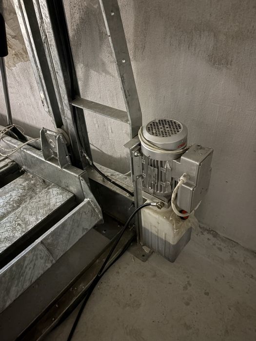 Система за паркиране на два автомобила на едно място.