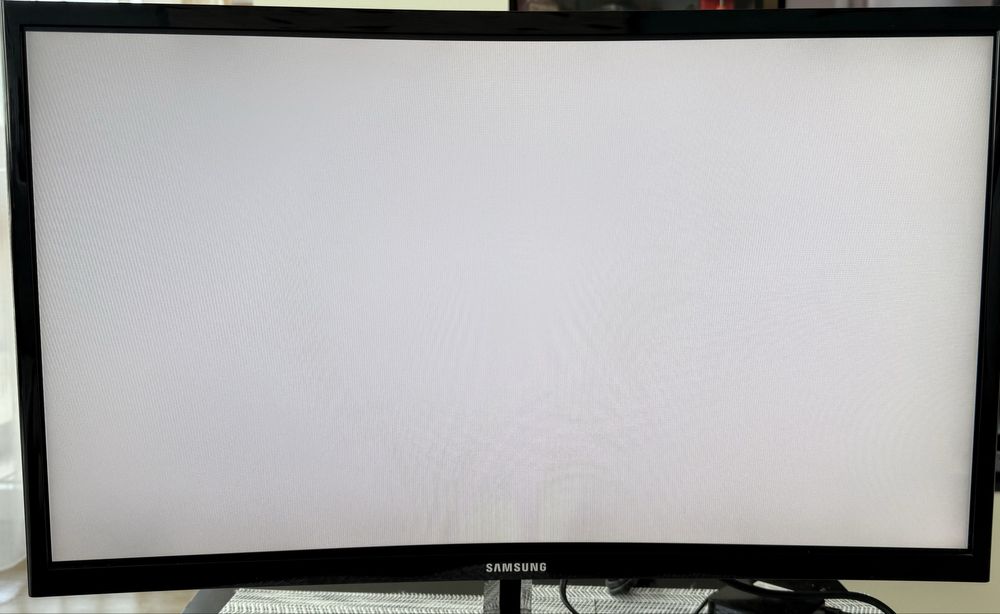 24” Геймърски монитор Samsung Odyssey G52F, 144Hz, извит/curved