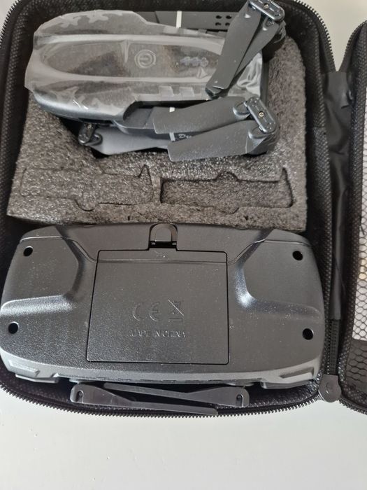 Drona model E99 neagra noua.