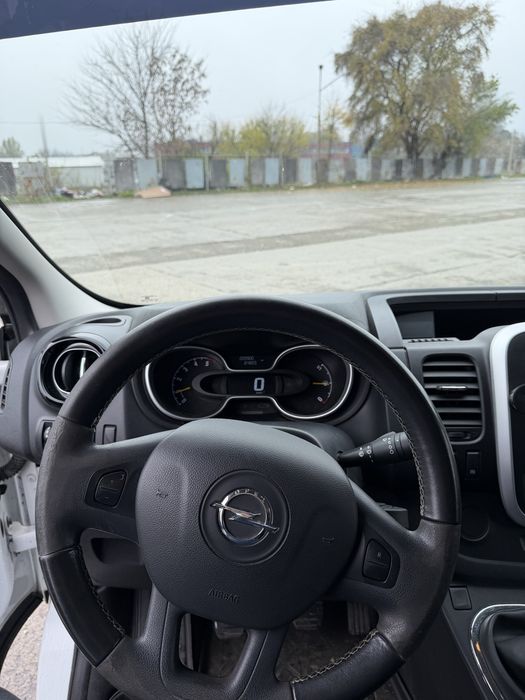 Opel vivaro model 2016, Alb
