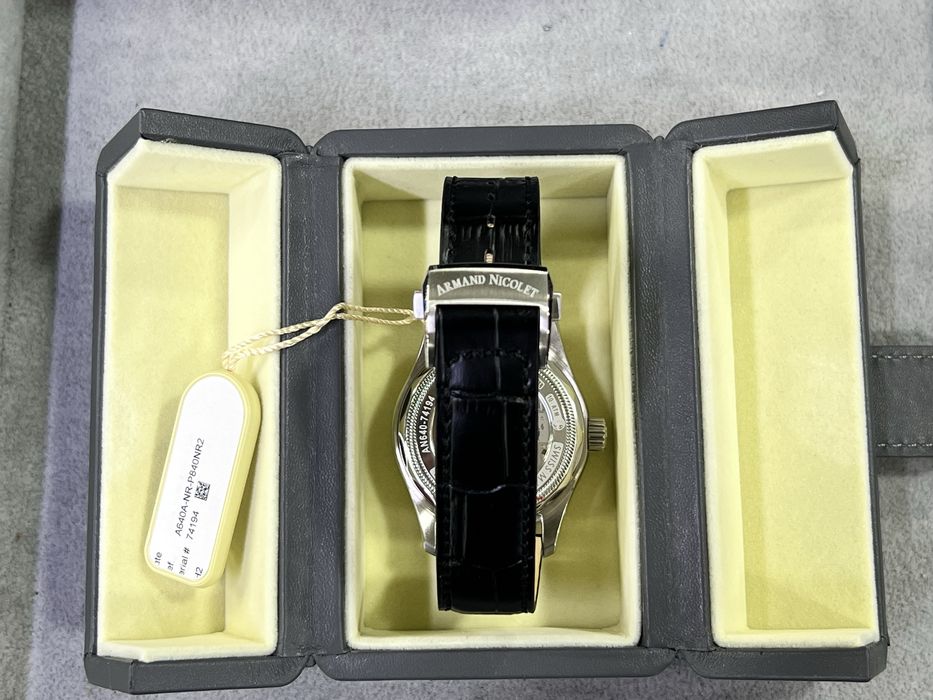 Швейцарские часы Armand Nicolet, механика с автоподзаводом