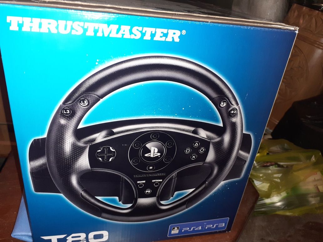 Продавам Волан с педали  Thrusmaster за  PS 4 PS3