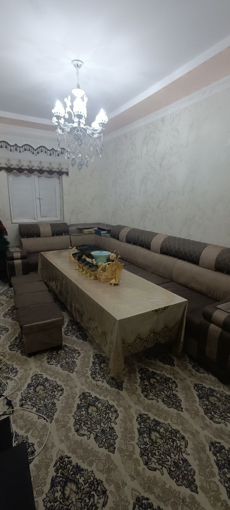 Уголок сотилади.
