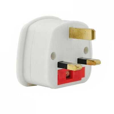 Adaptor universal. Intrare: UK standard. Iesire: European standard.