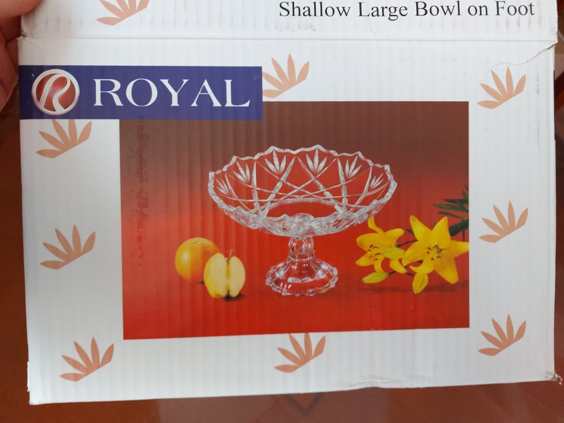 Стекляная фруктовница на ножке Royal