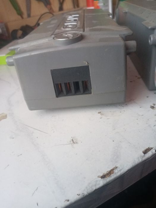 Vănd 1 carcase ptr. bateriiGIANT