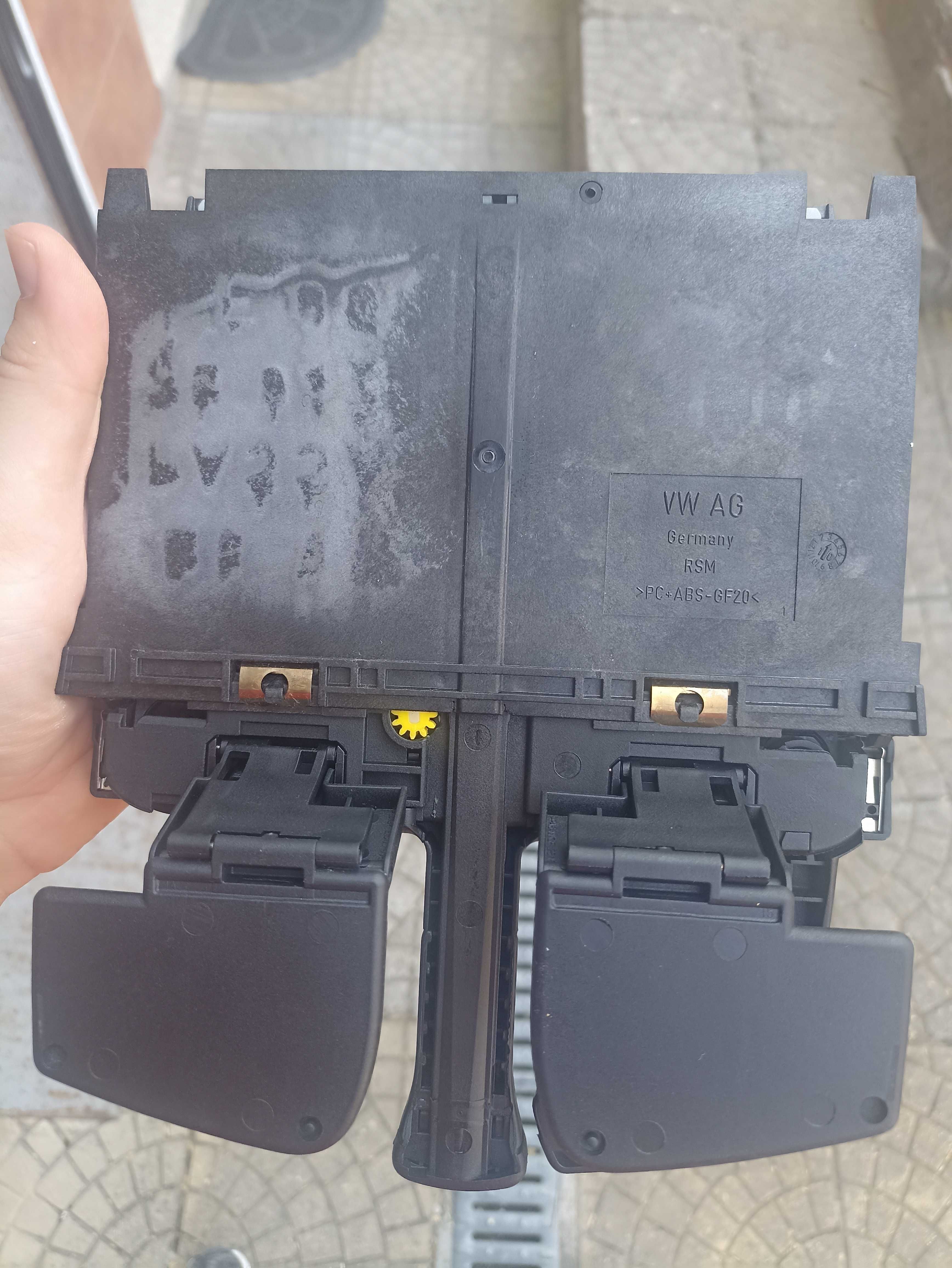 Продавам къп холдър VW Passat B6