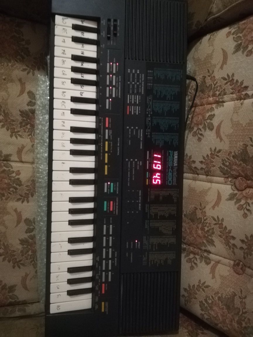 Yamaha pss 480, cu ritmuri