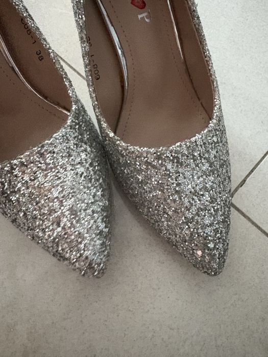 Pantofi stiletto
