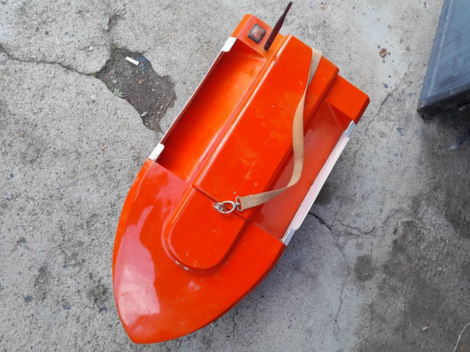 Рибарска лодка за риболов