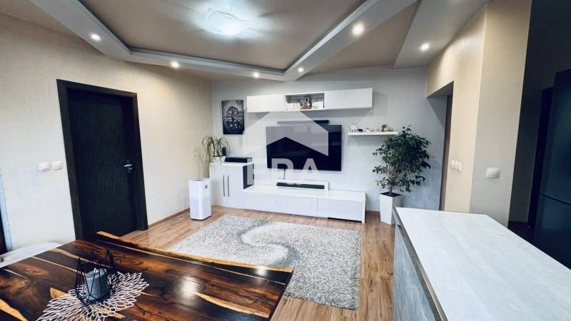 Продава се Тристаен апартамент в Хасково, Център - 95 кв.м за 940 €/кв.м - Снимка #4