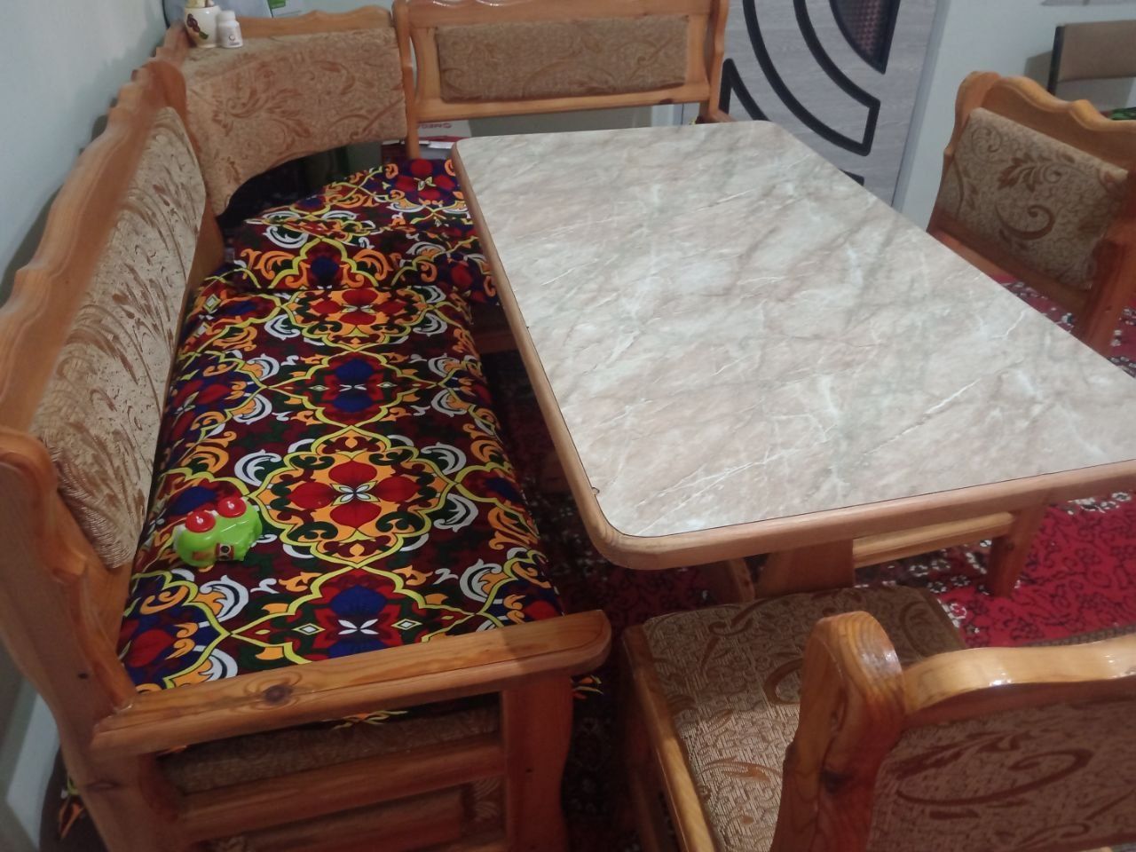 Уголок мебель сотилади
