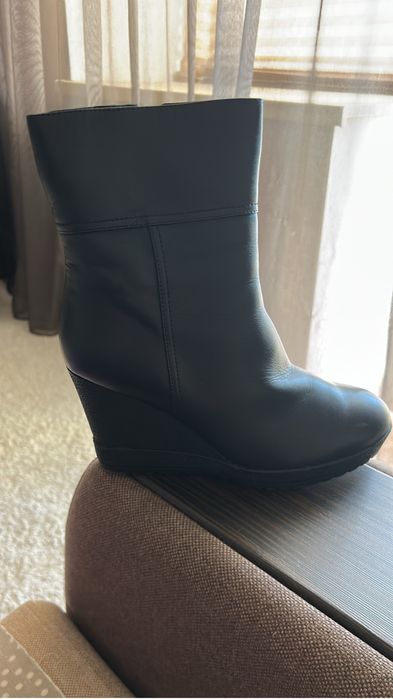 Продам Зиимние полуботинскт 39-40.