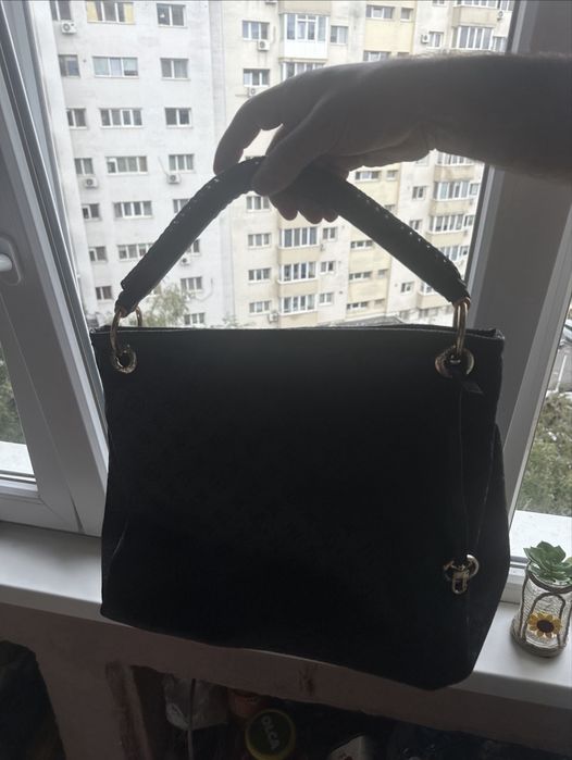 Vand geanta Louis Vuitton