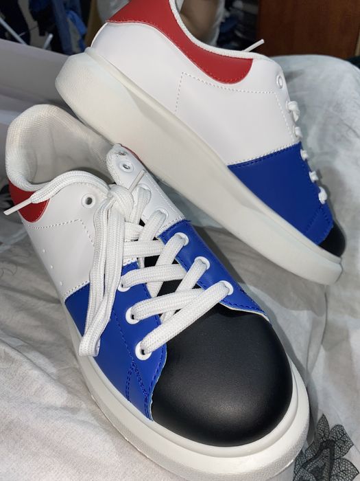 Adidași nefolosiți