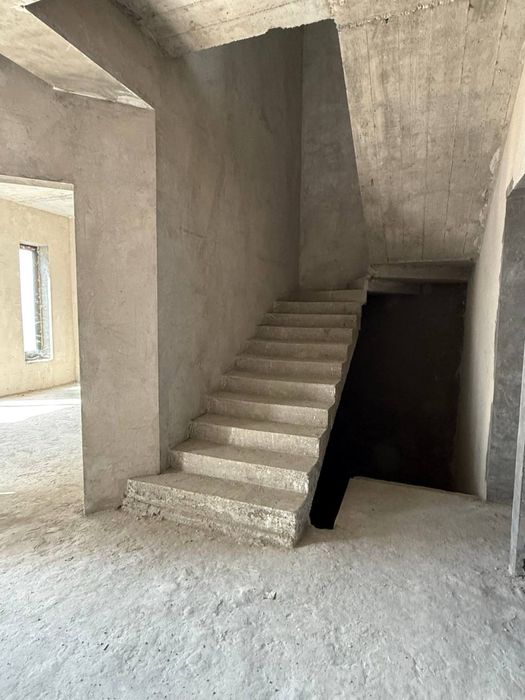 Амир Темур махалля евро участок 2соток 2этажей 6комнат коробка срочно