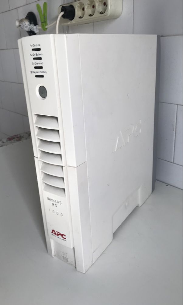 UPS model   APC back-ups RS1000