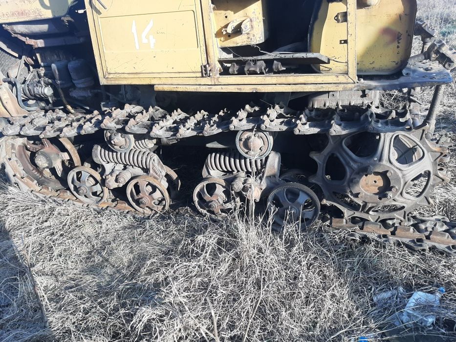 Продам гусеницы с пальцами, катки верхние, нижние, натяжные винты
