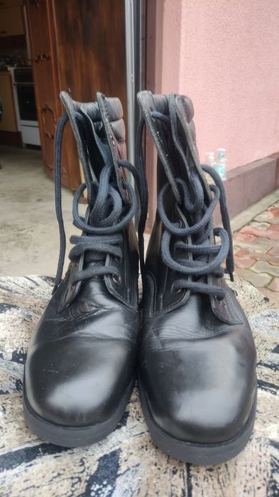 GHETE piele ,negru ,mărimea 40