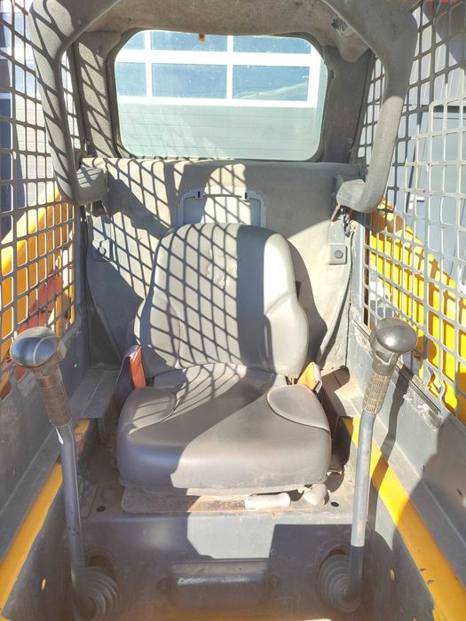 Incarcator pe senile Bobcat T140