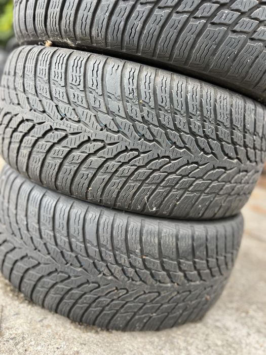 Зимни гуми 225/40/18 Nokian DOT 19 с борд .
