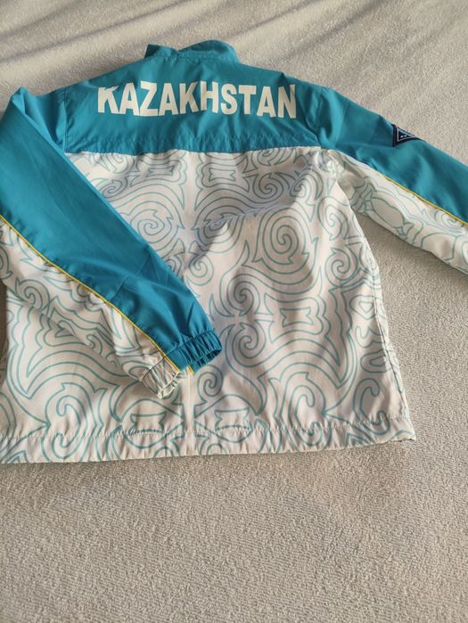 Продам спортивный костюм