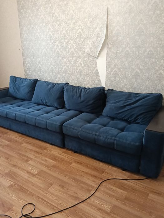 Диван 3.8 метров.