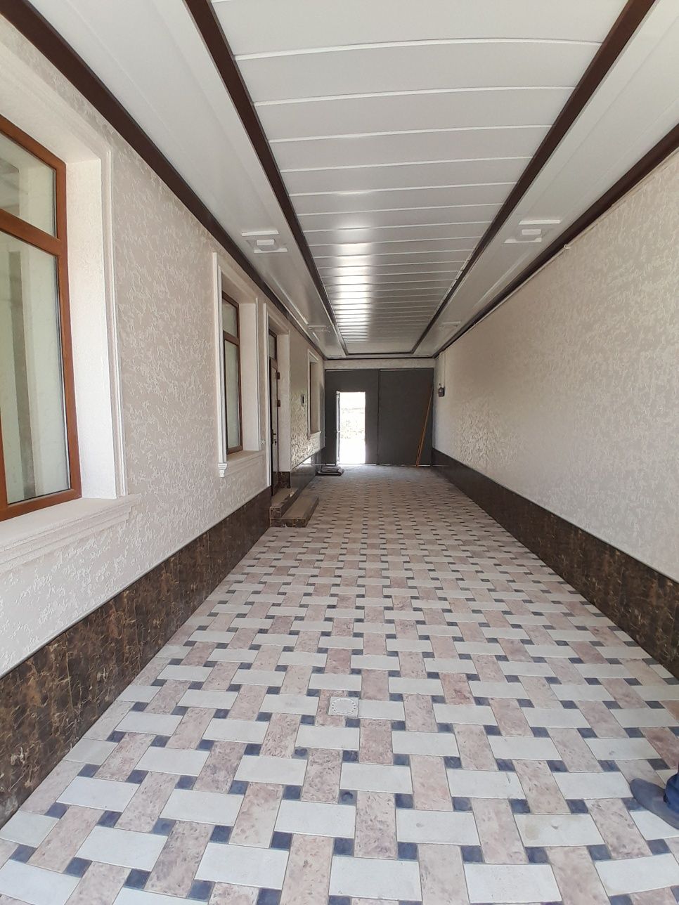Oltin tepa yangi qurilgan uy sotiladi