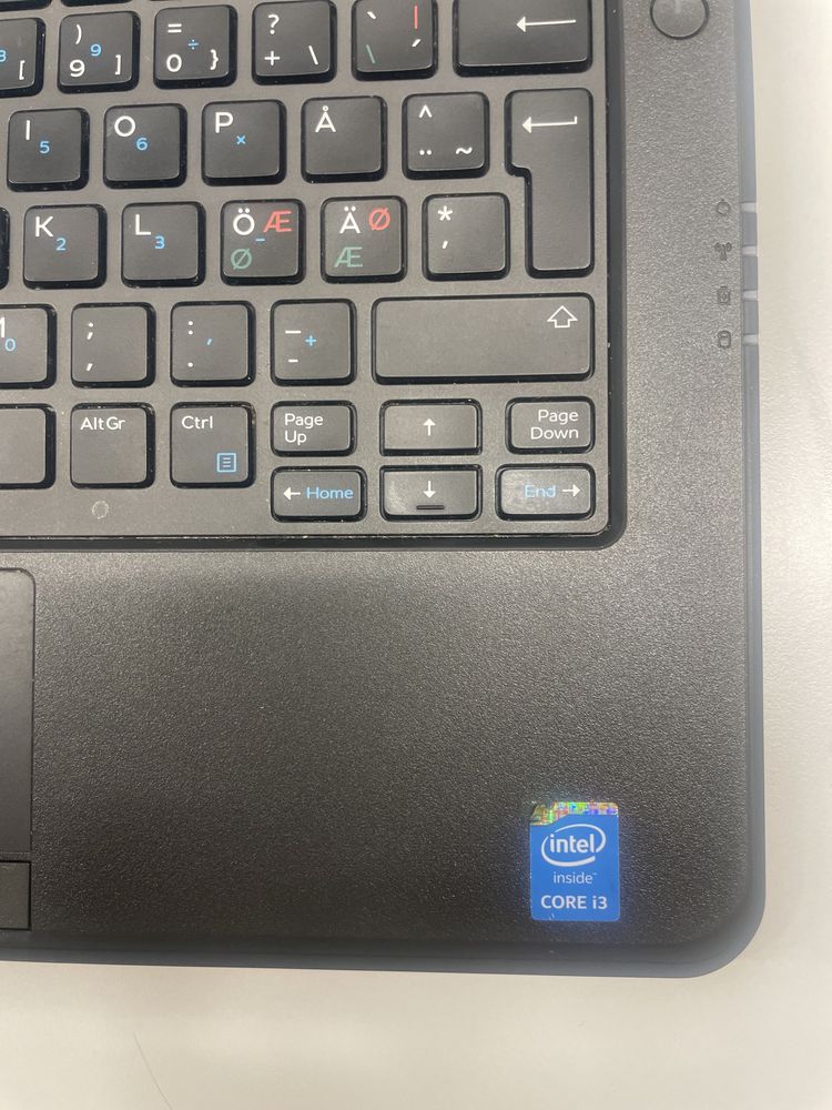Лаптоп Dell Latitude 3350