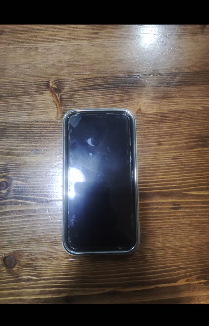 iPhone XR в хорошем состоянии