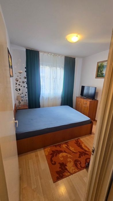 Apartament cu 3 camere de închiriat