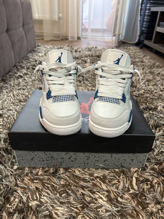 Air Jordan 4 Military Blue