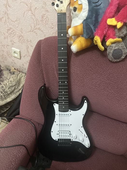 электрогитара черная
