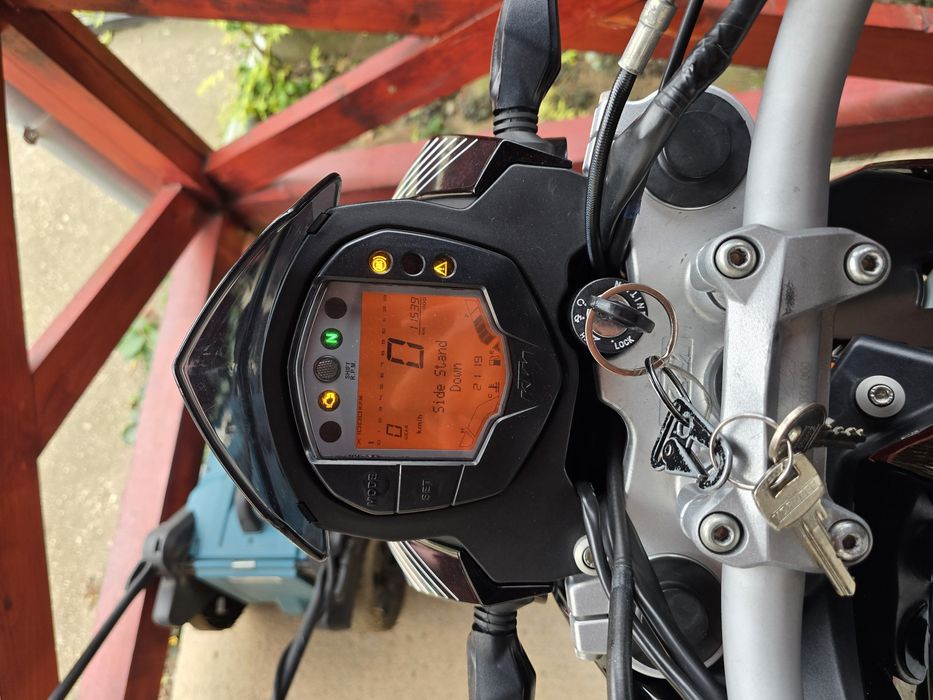 Motocicleta KTM Duke 390 2016