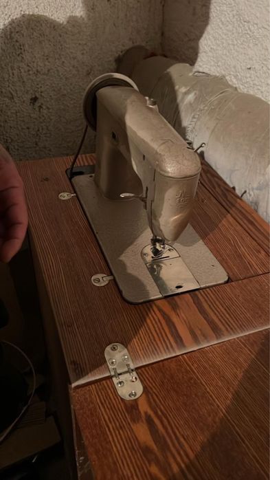 Срочно продам швейную машинку