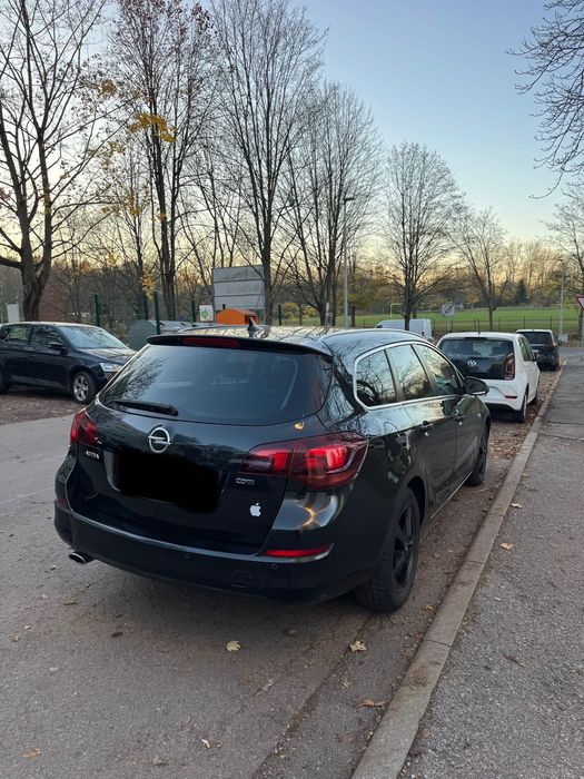 Opel Astra J 2012. Mașina se află în Germania