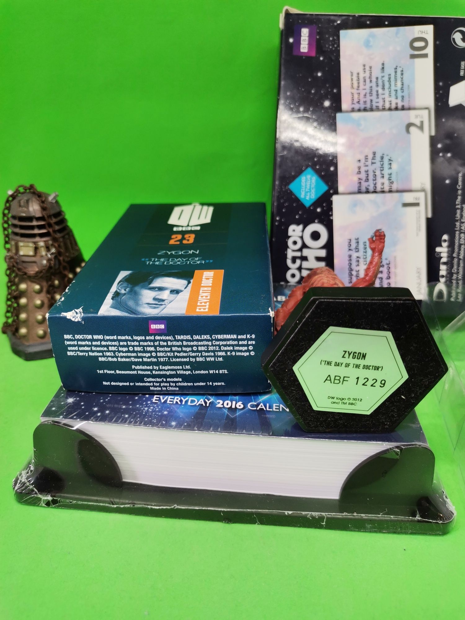 Dr Who. Calendar 2016 și figurină Zygon. Figurină Dalek din metal