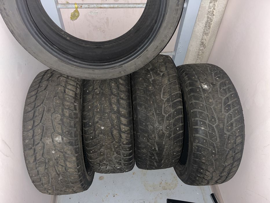 Зимние шины 235/45/18