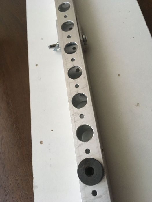 Sablon mobila liniar aluminiu L=600mm v.2 pentru PAL 18mm bucse 3x 5/8