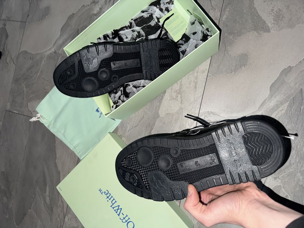 Off white out of office negri