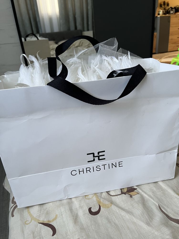 Рокля на Christine с пера