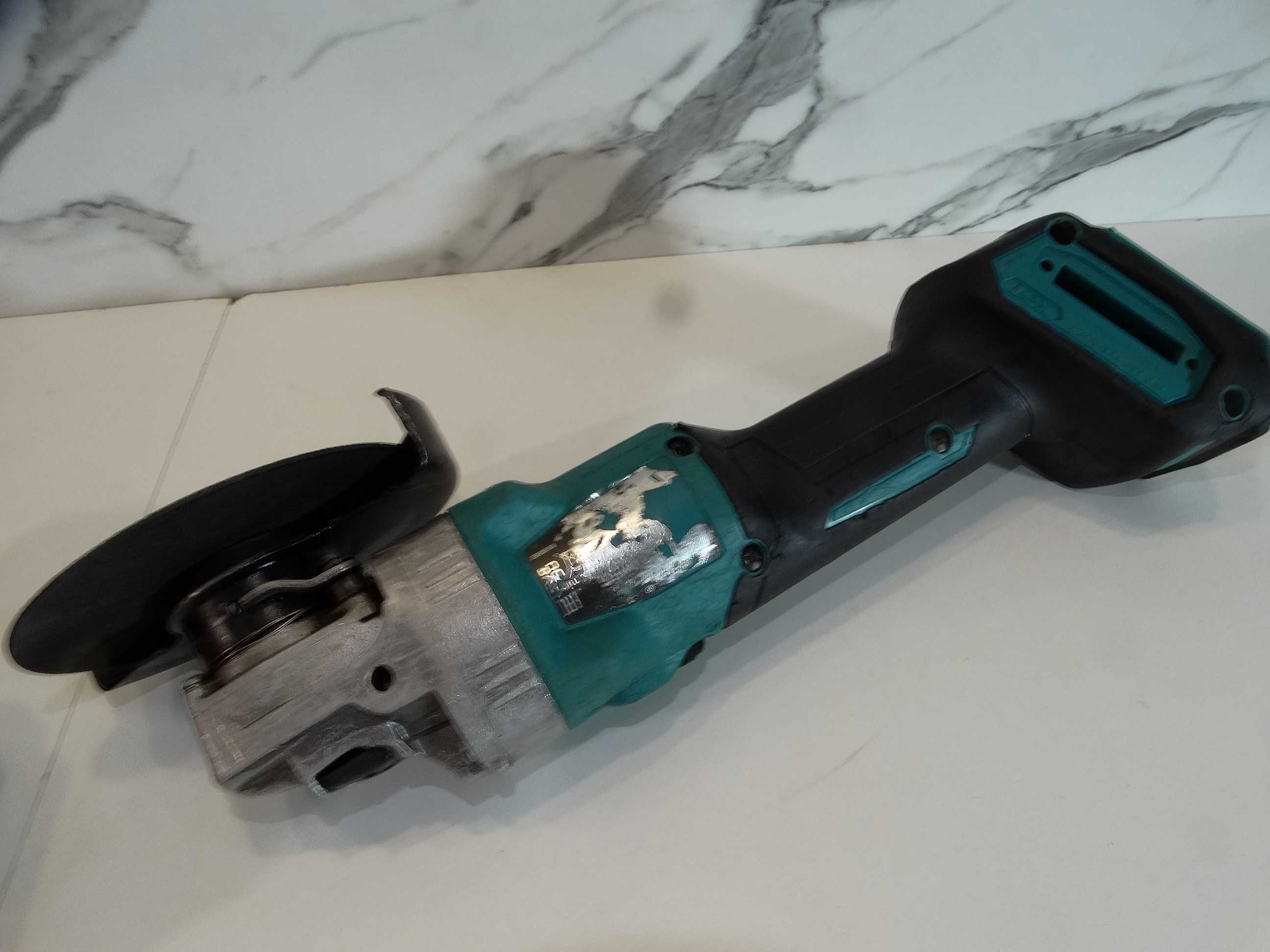 Makita GA 005 / XGT / 40 V - Акумулаторен ъглошлайф