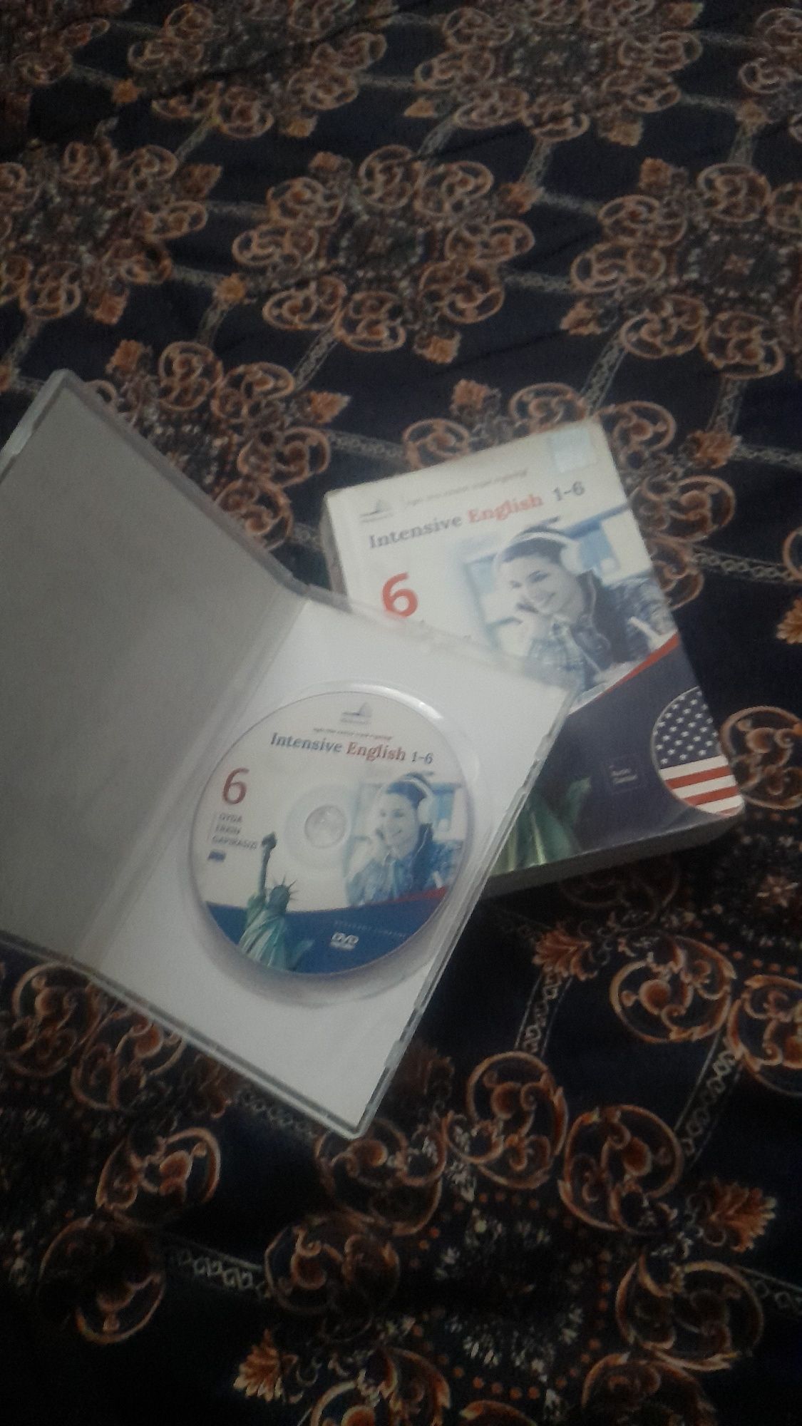 BOOKNOMY kitobi va diski holati yaxshi saqlangan