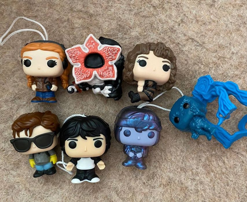 Обменяю или продам киндер stranger things осд