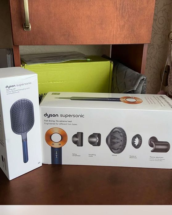Продам Новый Цвет Dyson Blue Cooper в комплекте Дайсон Проф.Расчески