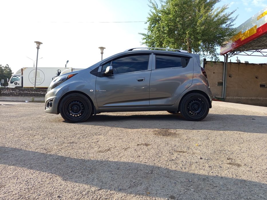 Chevrolet Spark mokri asfalt sotiladi