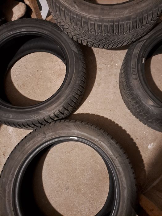 Продавам зимни гуми LAUFFEN  225/50/17