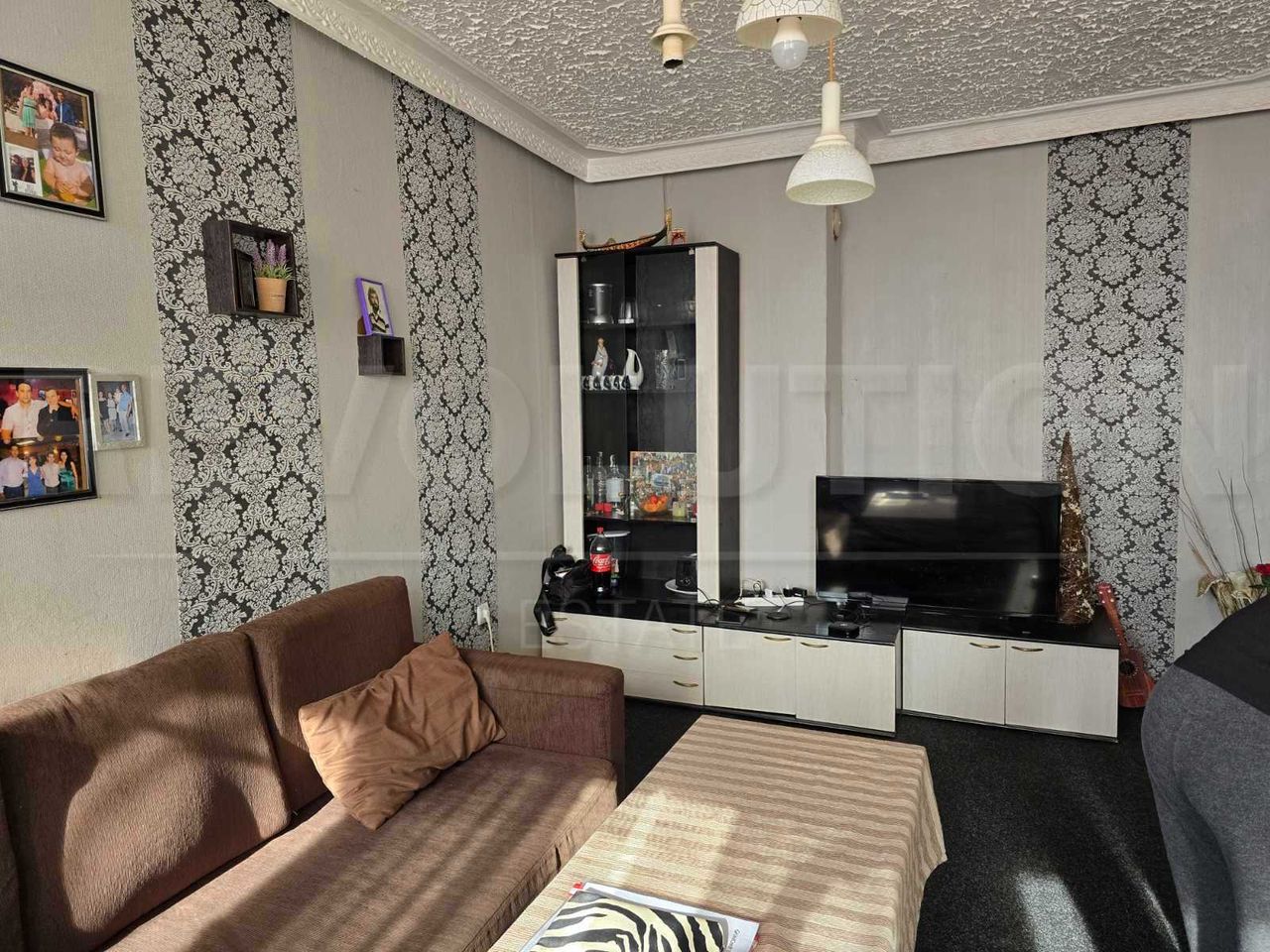 Продава се Тристаен апартамент в София, Полигона - 75 кв.м за 1934 €/кв.м - Снимка #1